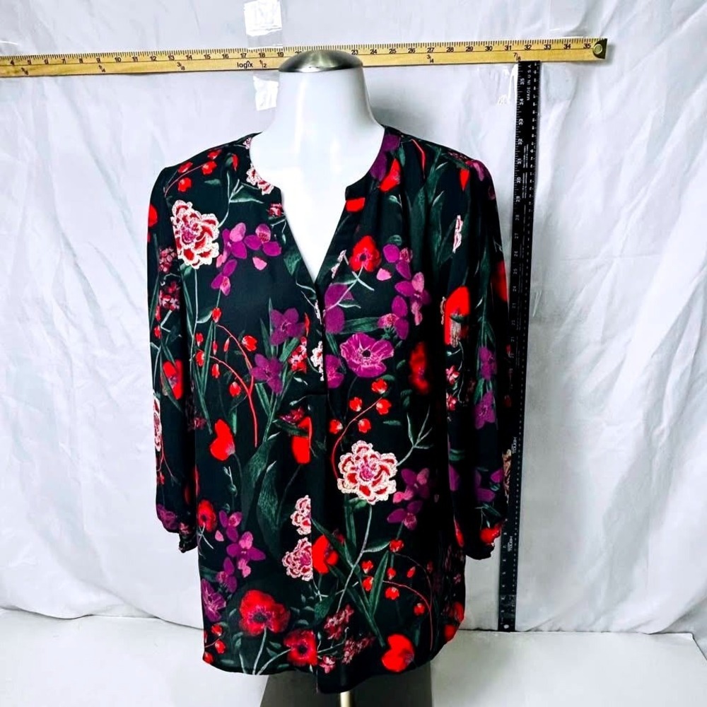 Violet + Claire ~ Women's Floral Split Neck ~ 3/4 Sleeve ~ Black/Red/Pink Size M